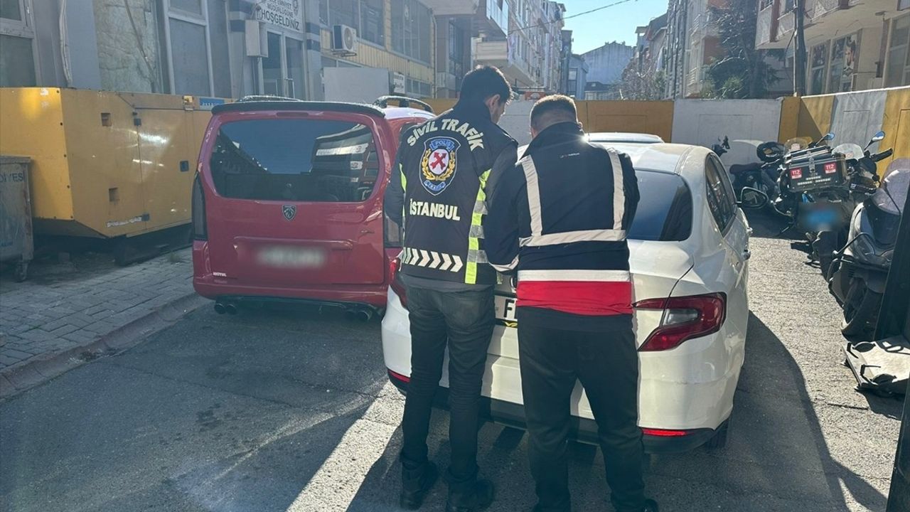 İstanbul'da Trafik İhlali Olayında İki Sürücü Ceza Aldı