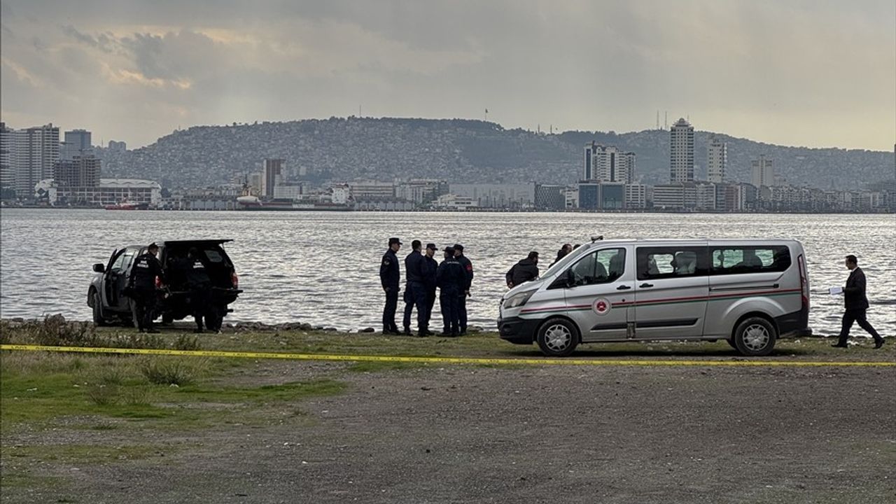 İzmir'de Denizden Kadın Cesedi Bulundu