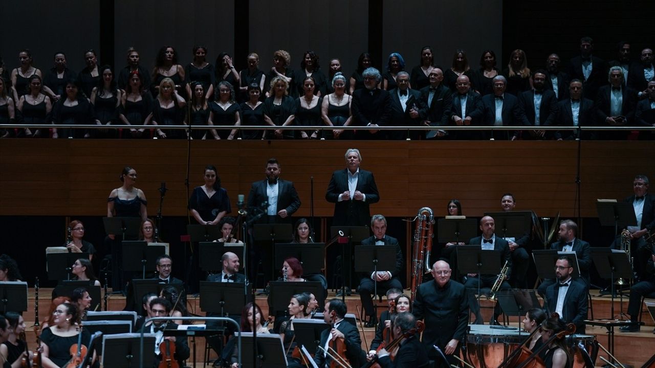 İzmir'de Olten Filarmoni Orkestrası ile Dostluk Konseri