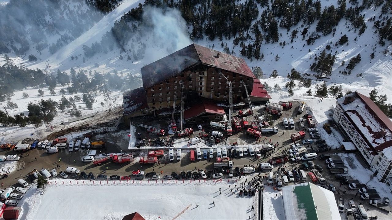 Kartalkaya Kayak Merkezi'nde Yangın Kontrol Altında