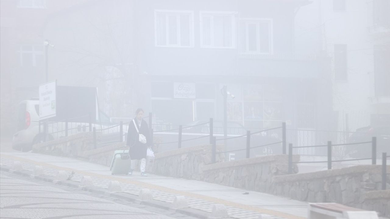 Kırklareli'nde Yoğun Sis Görüş Mesafesini Kısalttı