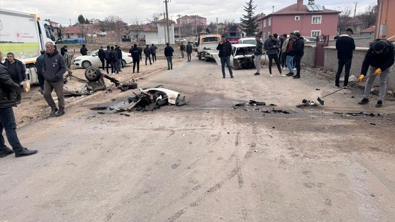 Kırşehir'de Devrilen Otomobilin Sürücüsü Ağır Yaralandı