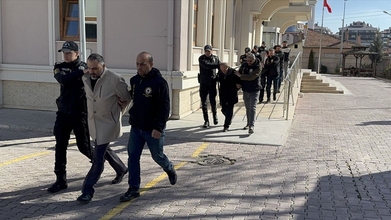 Konya'da Bina Çökmeleri Soruşturmasında 6 Şüpheli Adliyeye Sevk Edildi