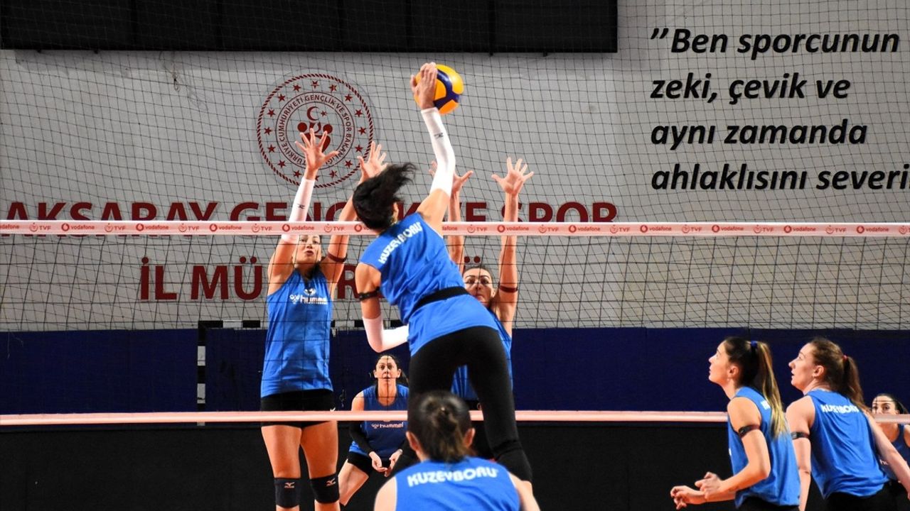 Kuzeyboru Kadın Voleybol Takımı CEV Kupası Rövanş Maçına Hazırlanıyor