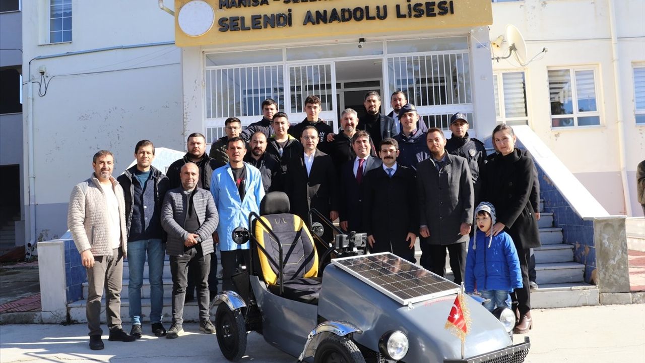 Manisa'da Liseli Öğrencilerden Güneş Enerjili Elektrikli Araç