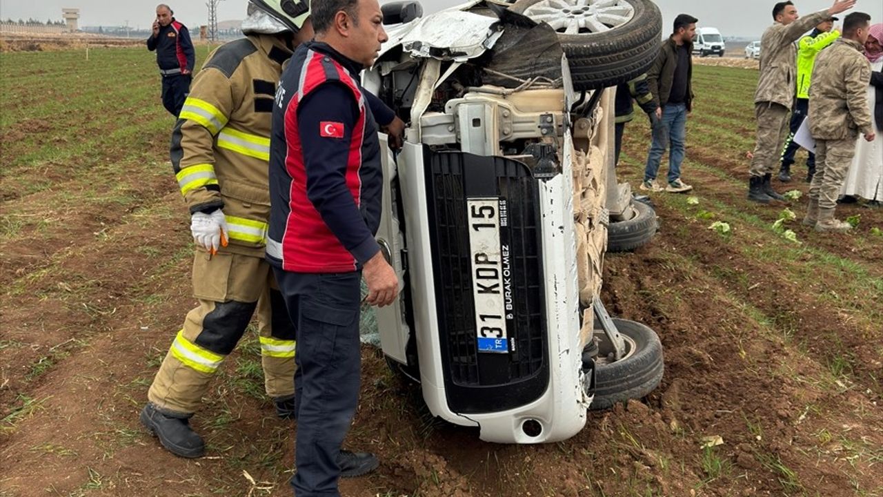 Mardin'de Hafif Ticari Araç Devrildi, 5 Yaralı