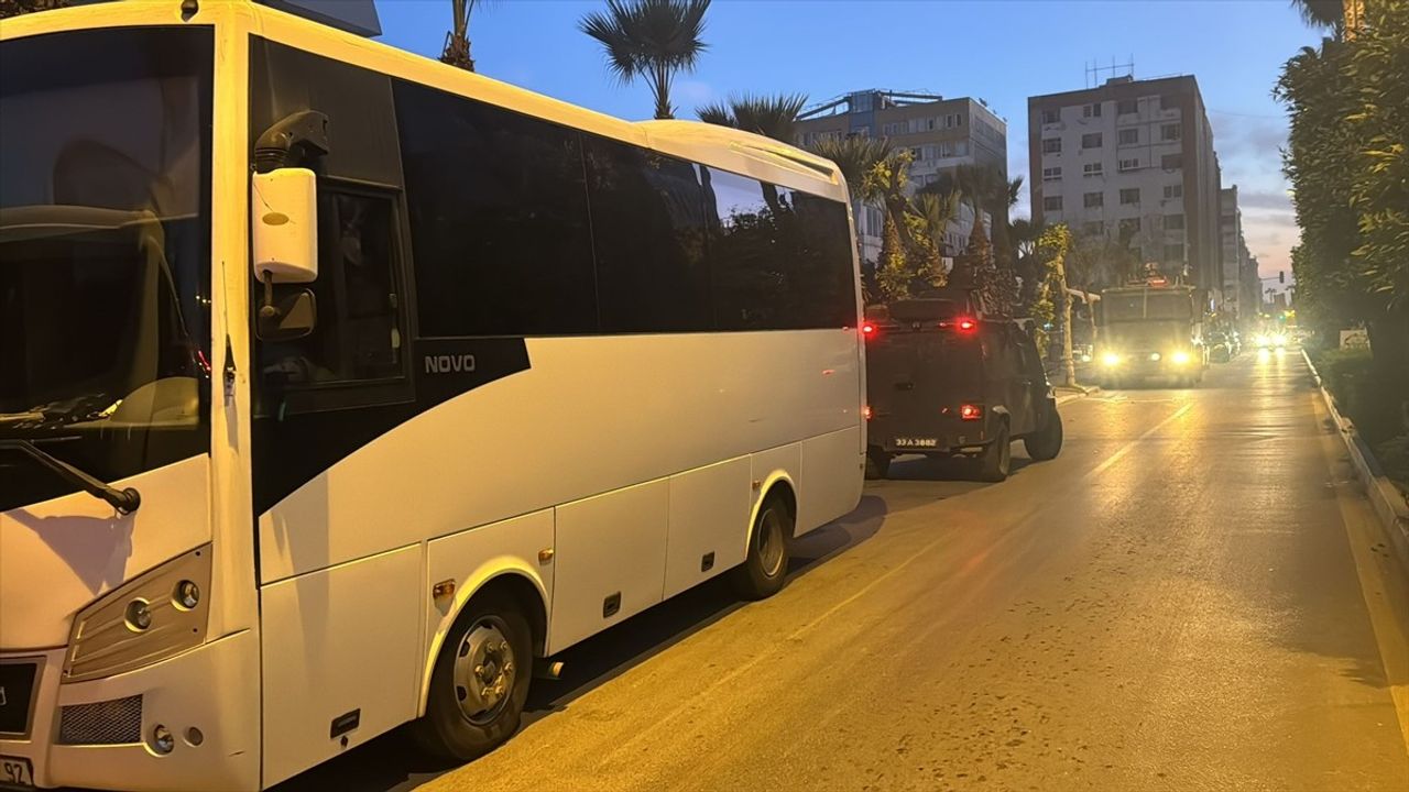 Mersin'de Belediye Başkanı ve Meclis Üyeleri Gözaltına Alındı