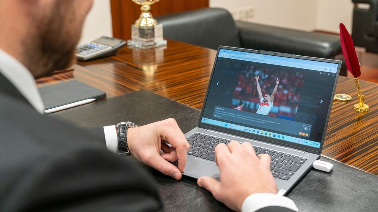 Mesut Çebi 'Yılın Kareleri' Oylamasına Katıldı