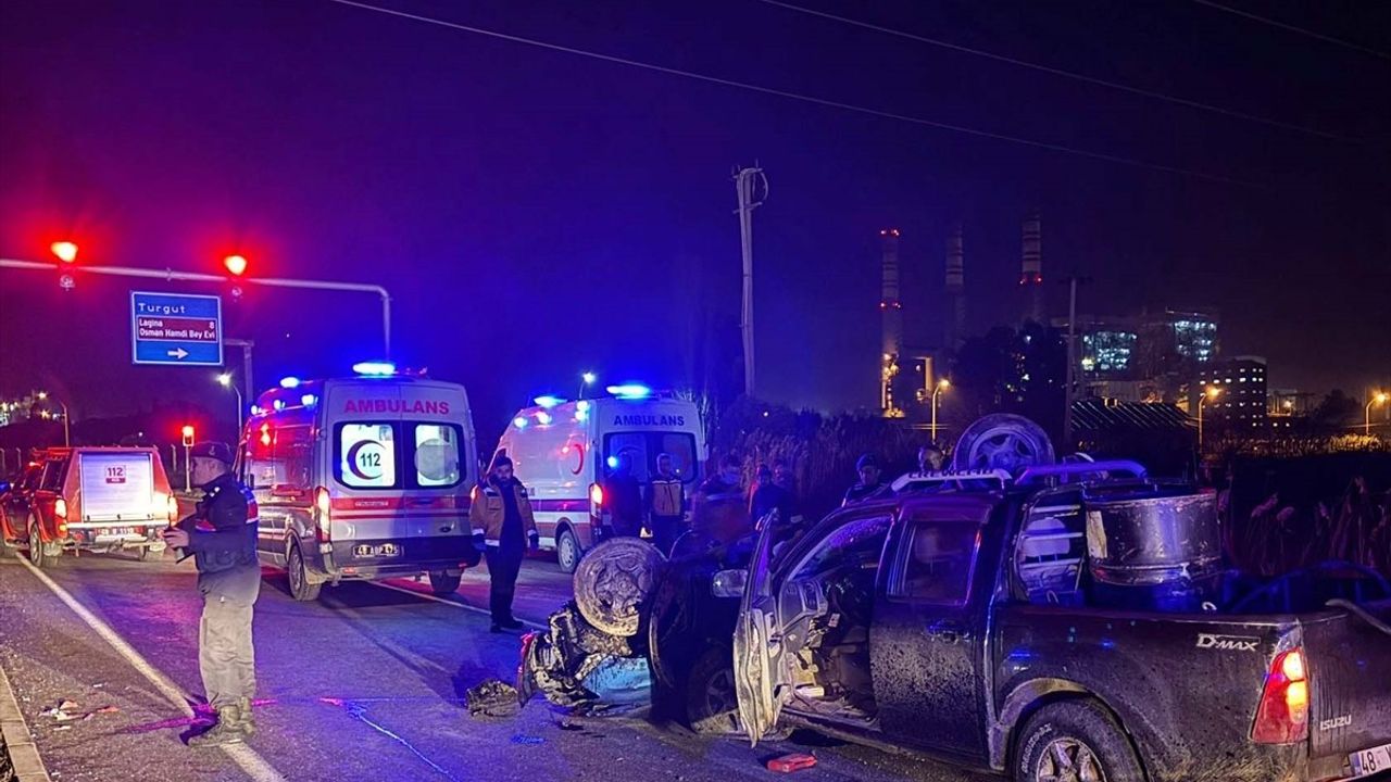 Muğla'da Otomobil-Pikap Çarpışması: 2 Ölü, 2 Yaralı