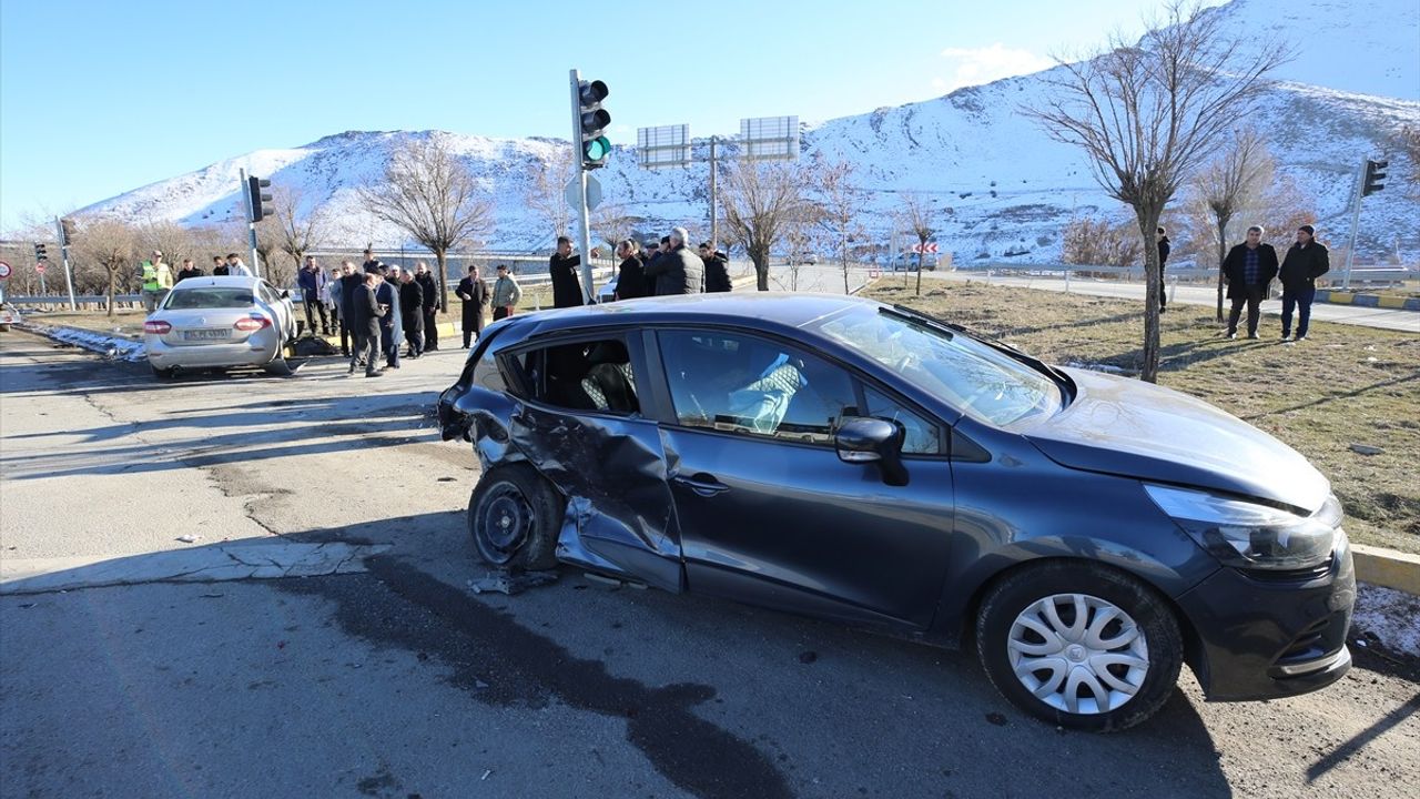 Muş'ta Trafik Kazası: 6 Yaralı