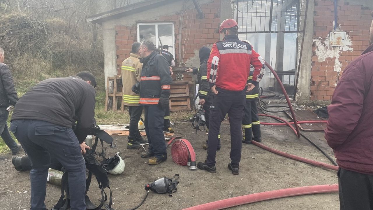 Ordu'da Yangın: İş Yeri ve Depo Kullanılamaz Hale Geldi