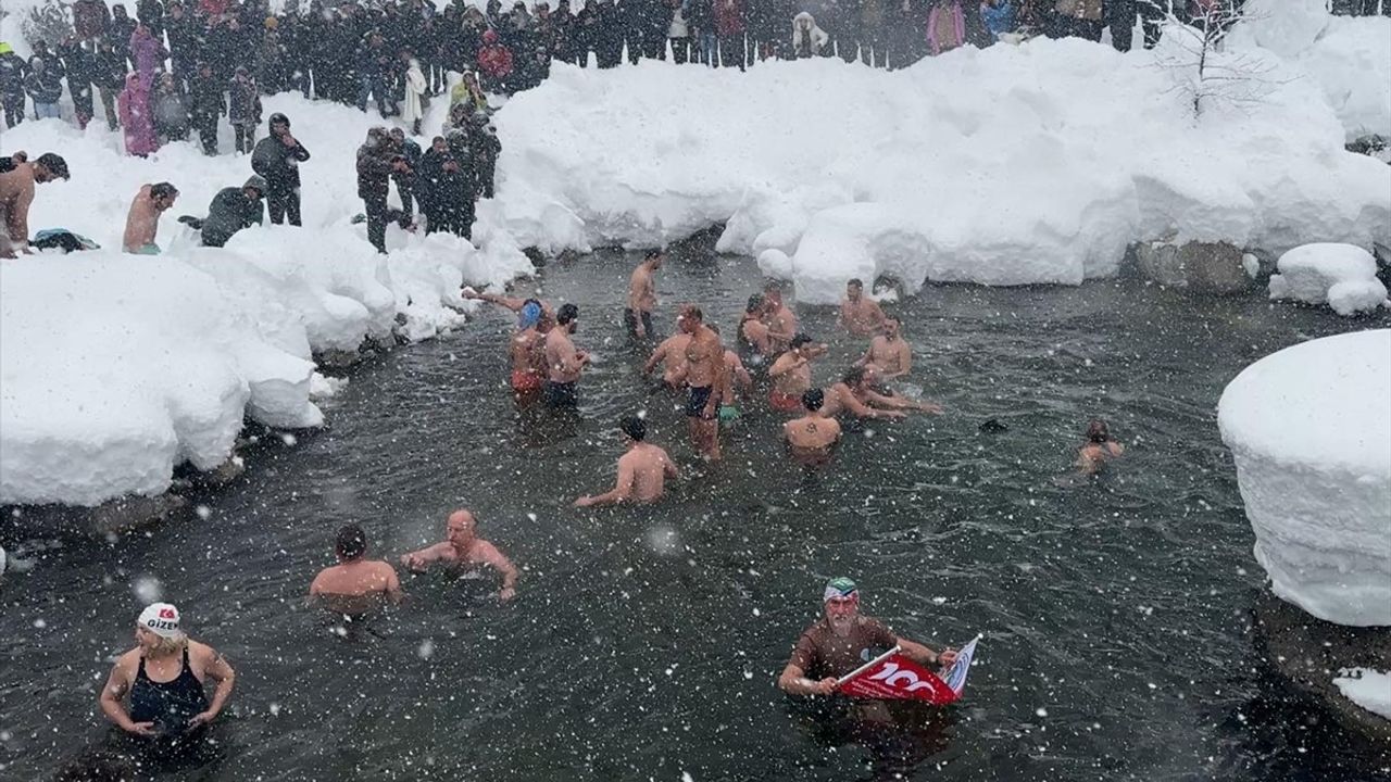 Rize'de 9. Kış Yüzme Şenliği Coşku ile Gerçekleşti