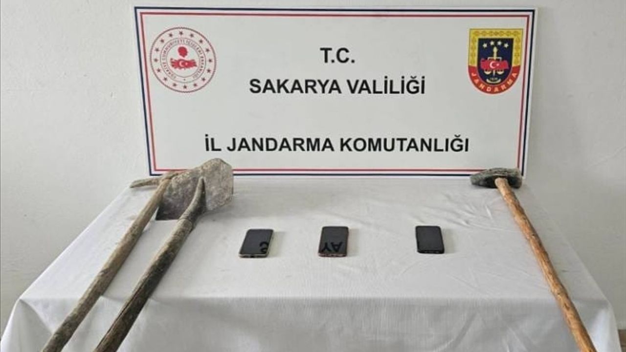 Sakarya'da Kaçak Kazı Operasyonu: 11 Şüpheli Fotokapanla Yakalandı