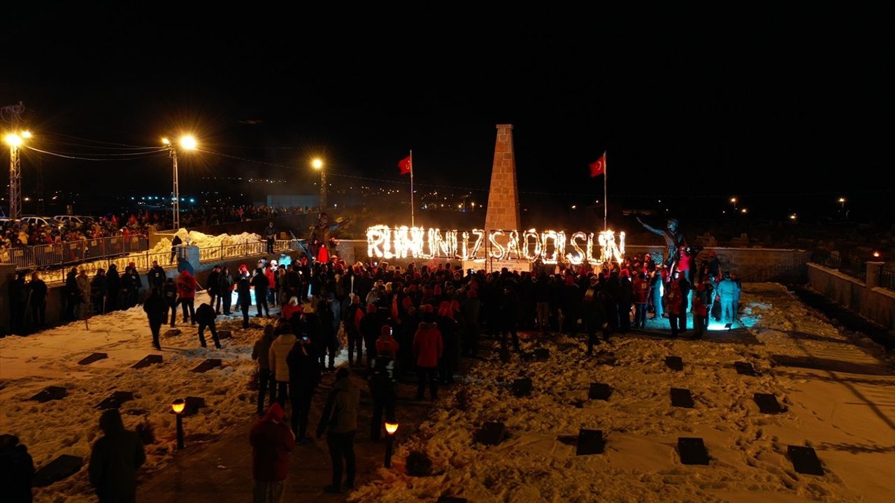 Sarıkamış Şehitleri Anısına Meşaleli Yürüyüş Düzenlendi