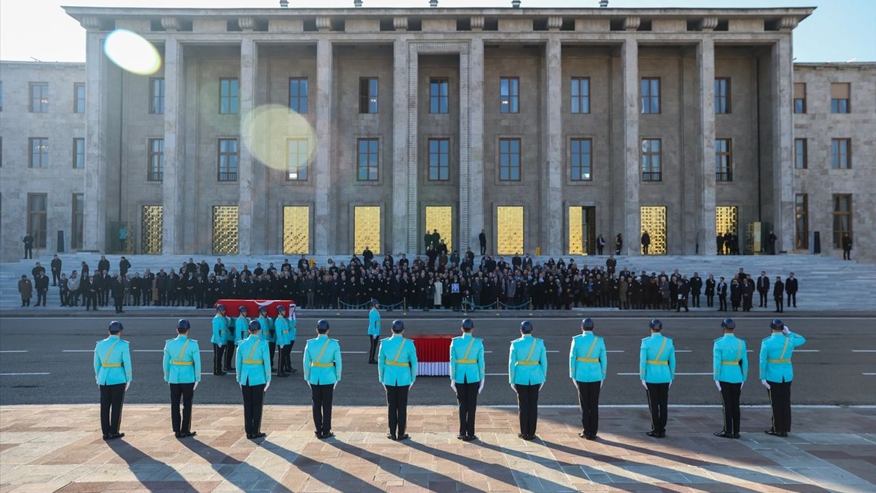 TBMM'de Nahit Menteşe İçin Cenaze Töreni Düzenlendi