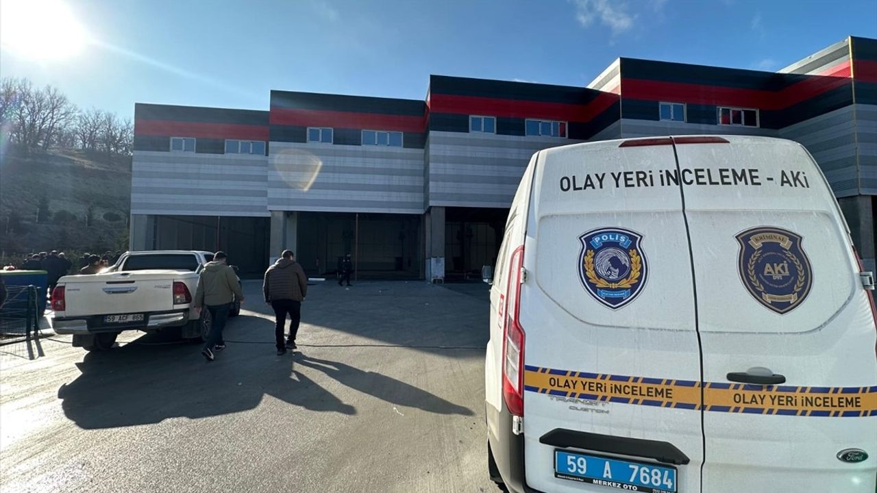 Tekirdağ'da Öğrenci Yüksekten Düşerek Yaralandı