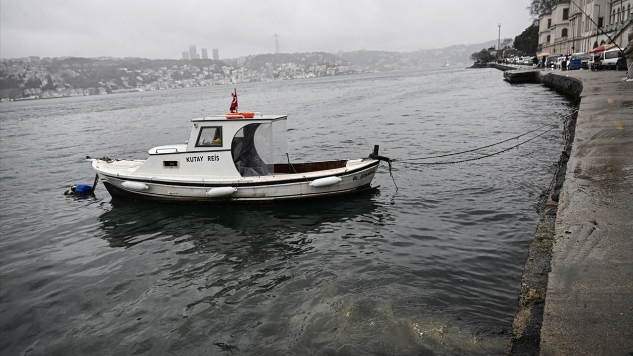 Üsküdar'da Kanalizasyon Suyunun Denize Akması Çevreyi Kirletiyor