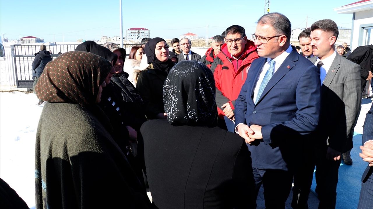 Van'da Eşleri Vefat Eden Kadınlar İçin Yeni Konutlar Teslim Edildi