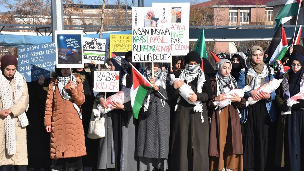 Van'da Filistin İçin Yürüyüş Düzenlendi