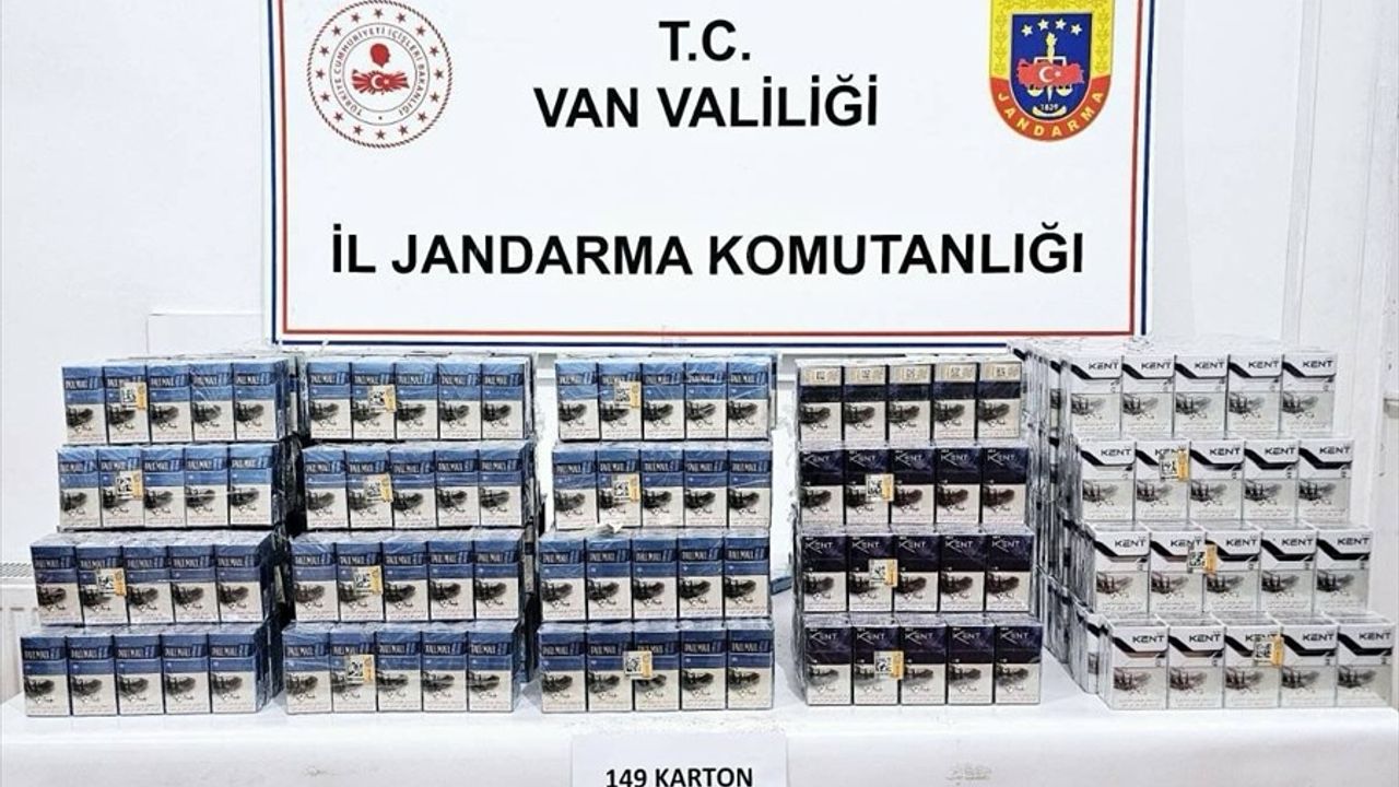 Van'da Kuru Kayısı Çuvallarında Gümrük Kaçağı Sigara Ele Geçirildi