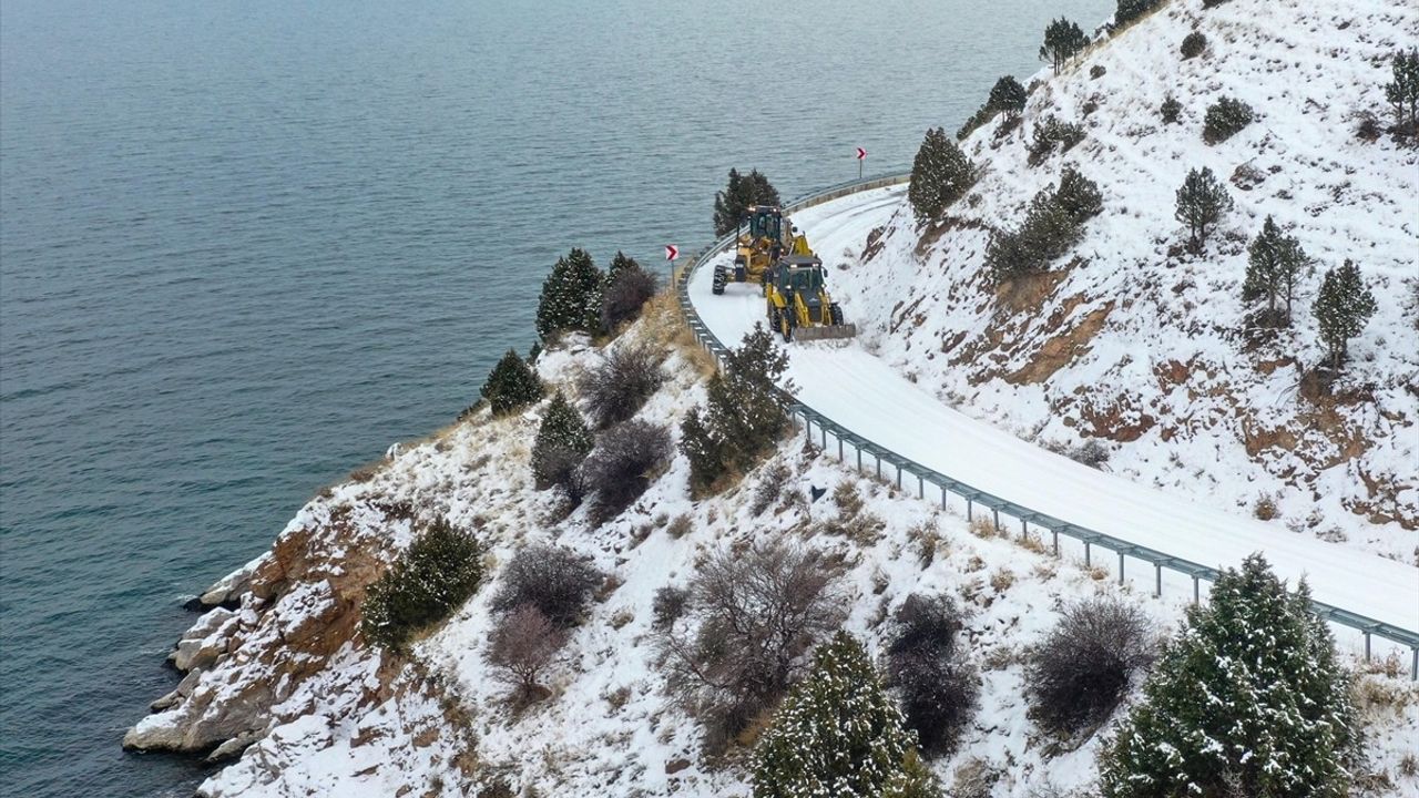 Van ve Bitlis'te Ulaşım Sorunu: 44 Yerleşim Birimi Kapalı