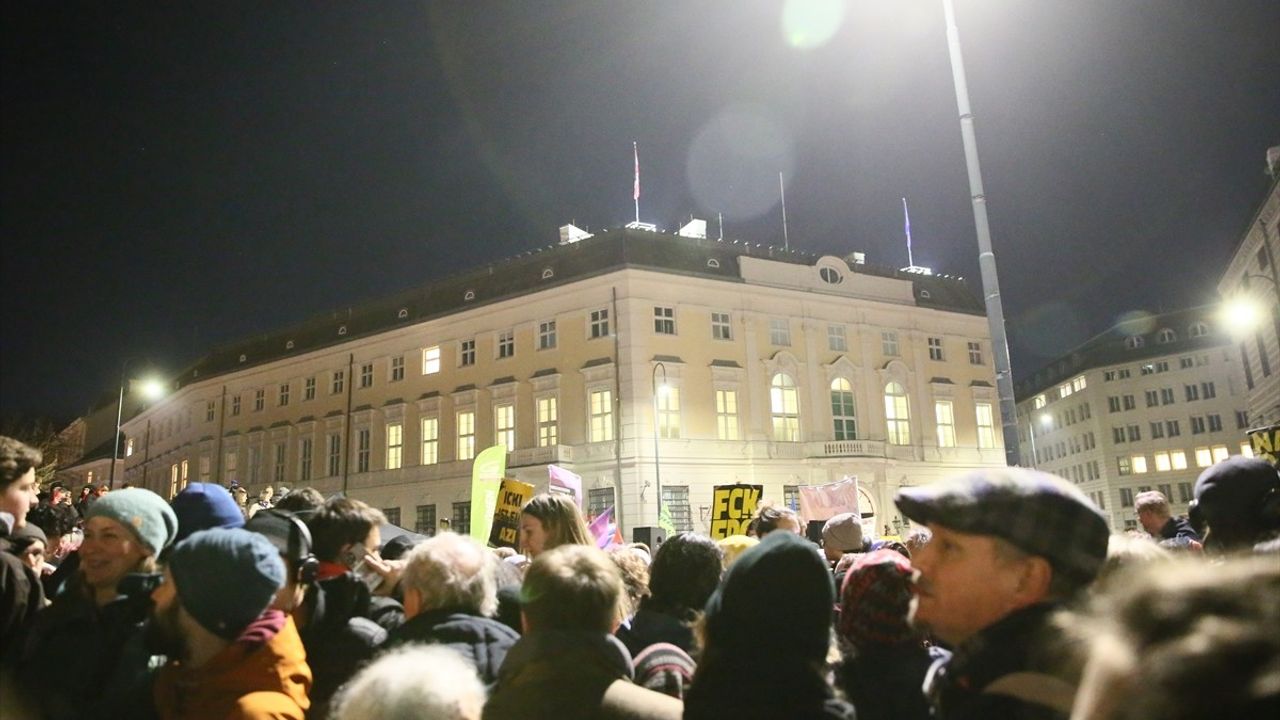 Viyana'da FPÖ'ye Karşı Büyük Protesto