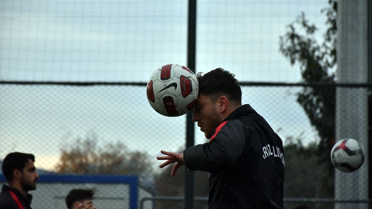 Yalı Mahallesi'nde Genç Yetenekler Futbol Peşinde