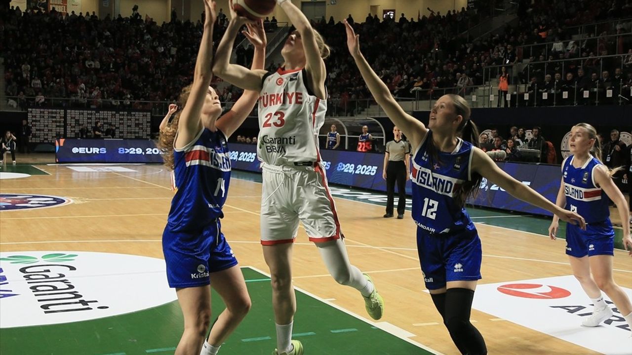 A Milli Kadın Basketbol Takımı İzlanda'yı Yendi