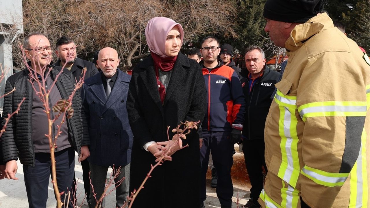 Afyonkarahisar'daki Orman Ürünleri Fabrikasındaki Yangın Kontrol Altına Alındı