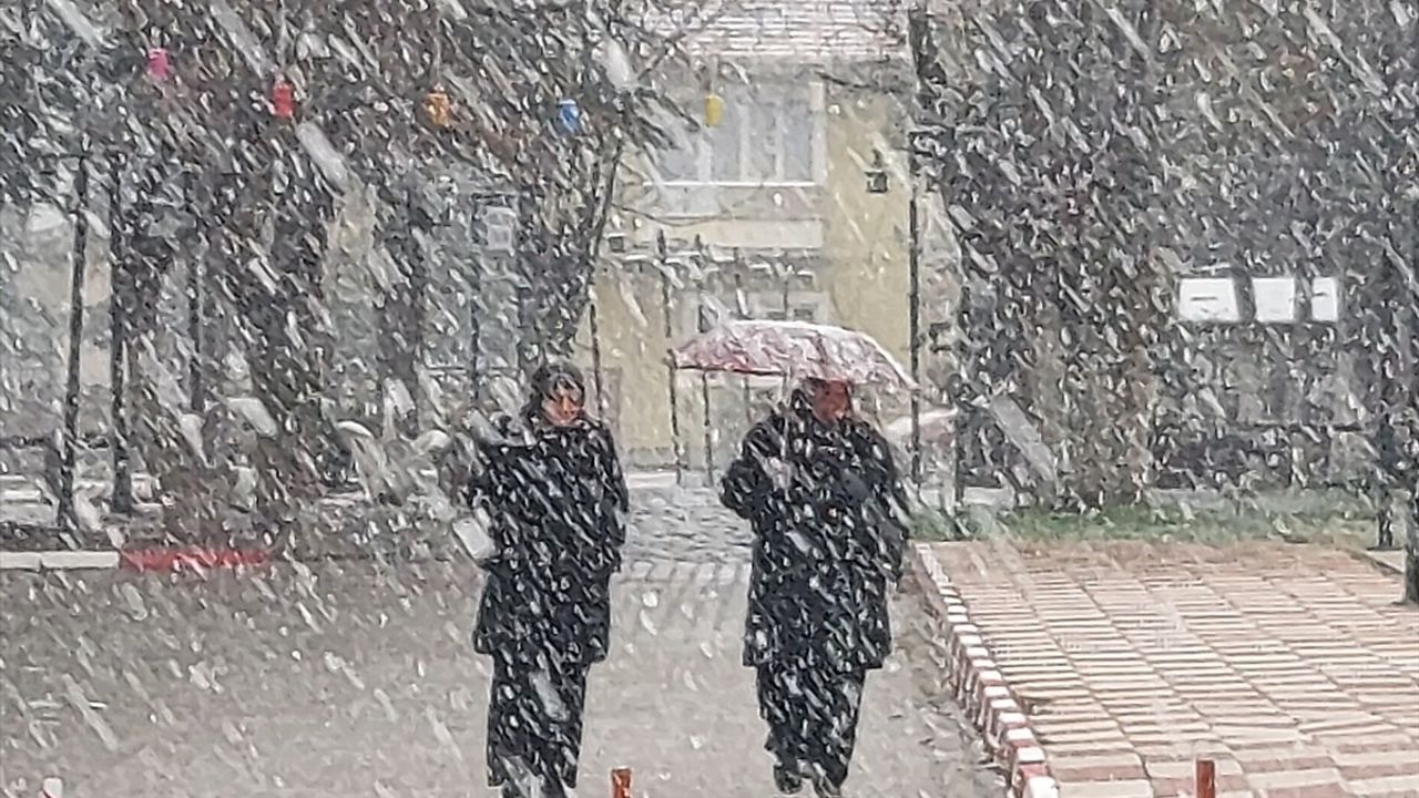 Amasya'da Kar Yağışı Etkili Olmaya Devam Ediyor