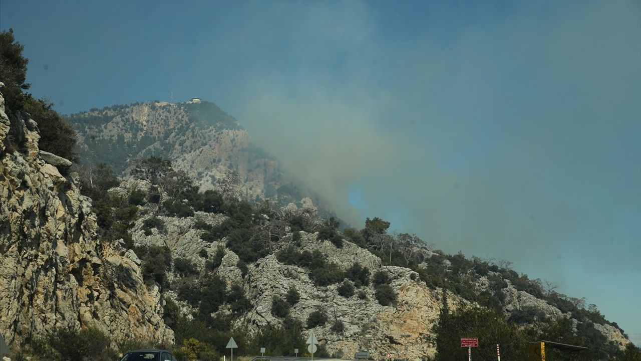 Antalya'da Orman Yangınına Hızla Müdahale Ediliyor