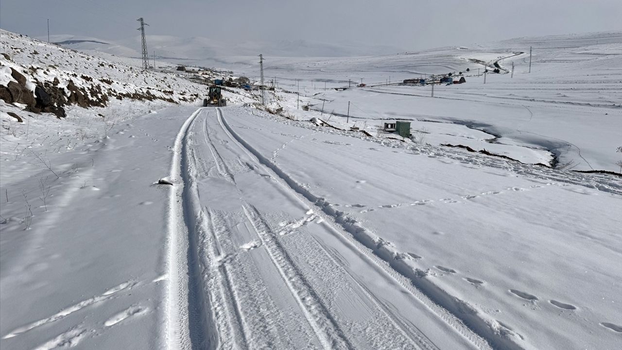 Ardahan'da Kapanan Kırsal Yolların Açılması İçin Çalışmalar Başladı