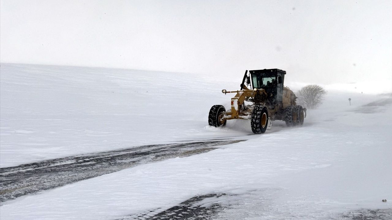 Ardahan-Şavşat Kara Yolu Ulaşıma Açıldı