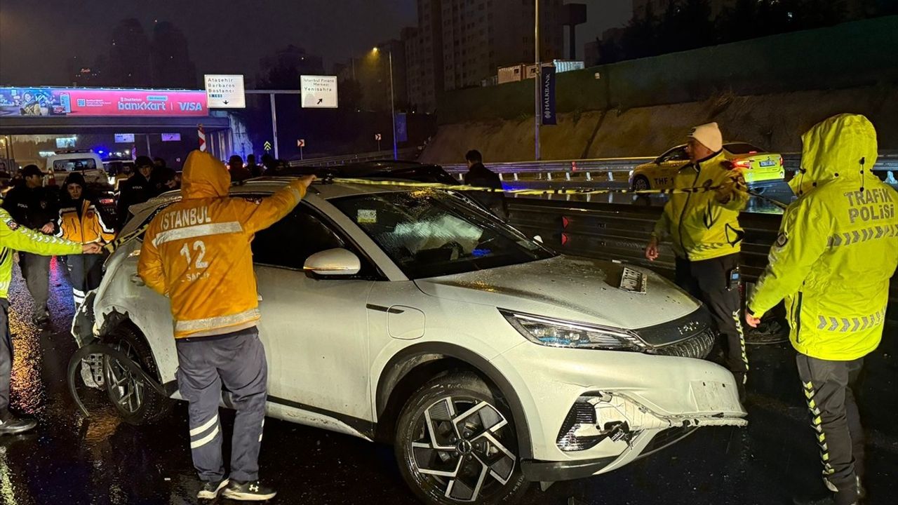 Ataşehir'de Zincirleme Trafik Kazası: 1 Ölü, 2 Yaralı