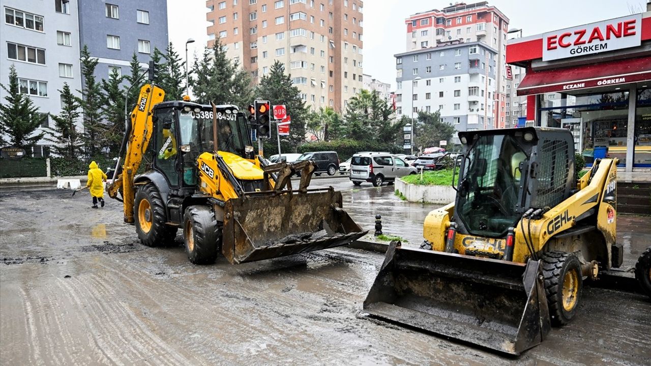 Ataşehir'deki Asfaltlama Gecikmeleri Esnafı Zor Durumda Bıraktı