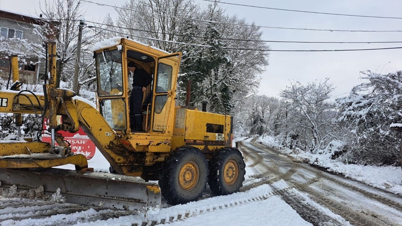 Bartın, Zonguldak ve Düzce'de Kar Sebebiyle 186 Köy Yolu Kapandı