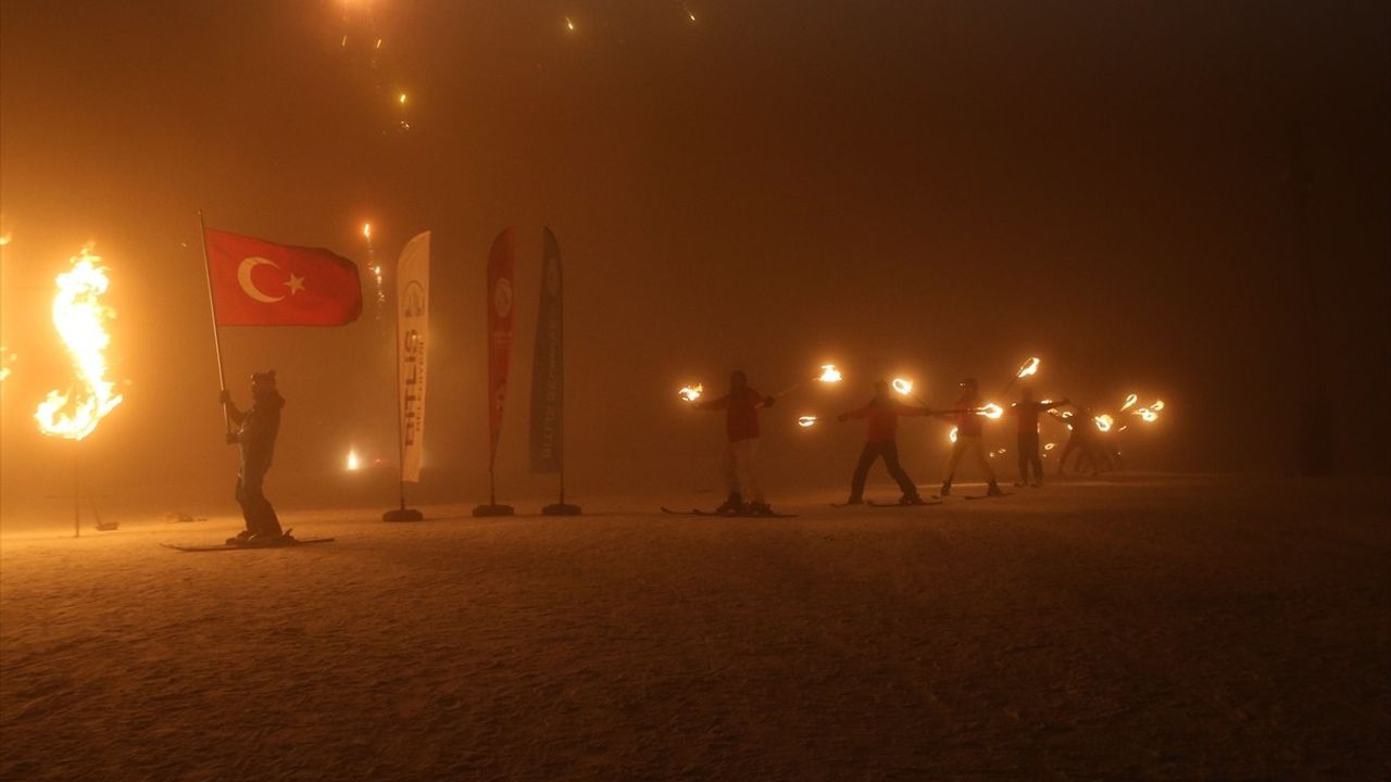 Bitlis'te Geleneksel Meşaleli Kayak Festivali