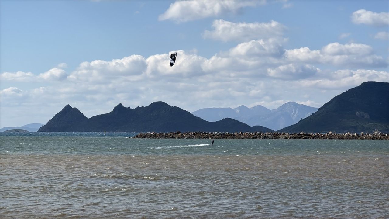 Bodrum'da Fırtına Tekne Sürükledi
