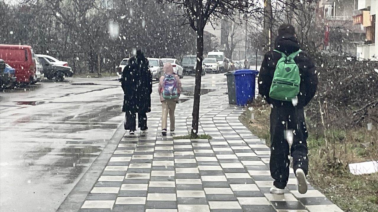 Bolu'da Kar Yağışı Etkisini Sürdürüyor