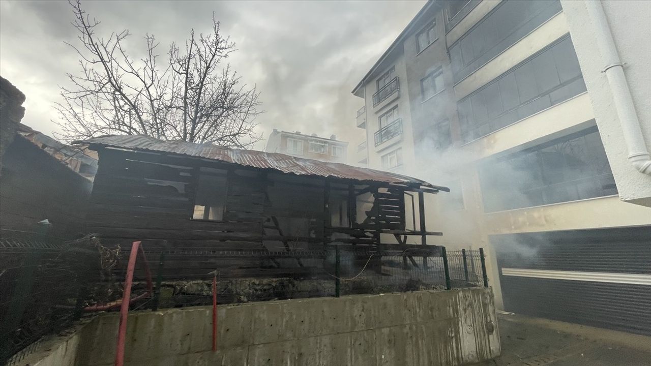 Bolu'da Yangın Paniği: Barakadan Apartmana Sıçradı