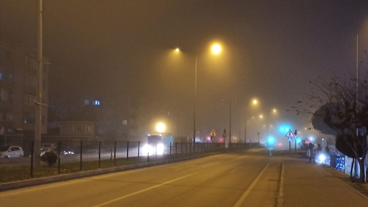 Çanakkale Boğazı'nda Sis Nedeniyle Gemi Geçişleri Durduruldu