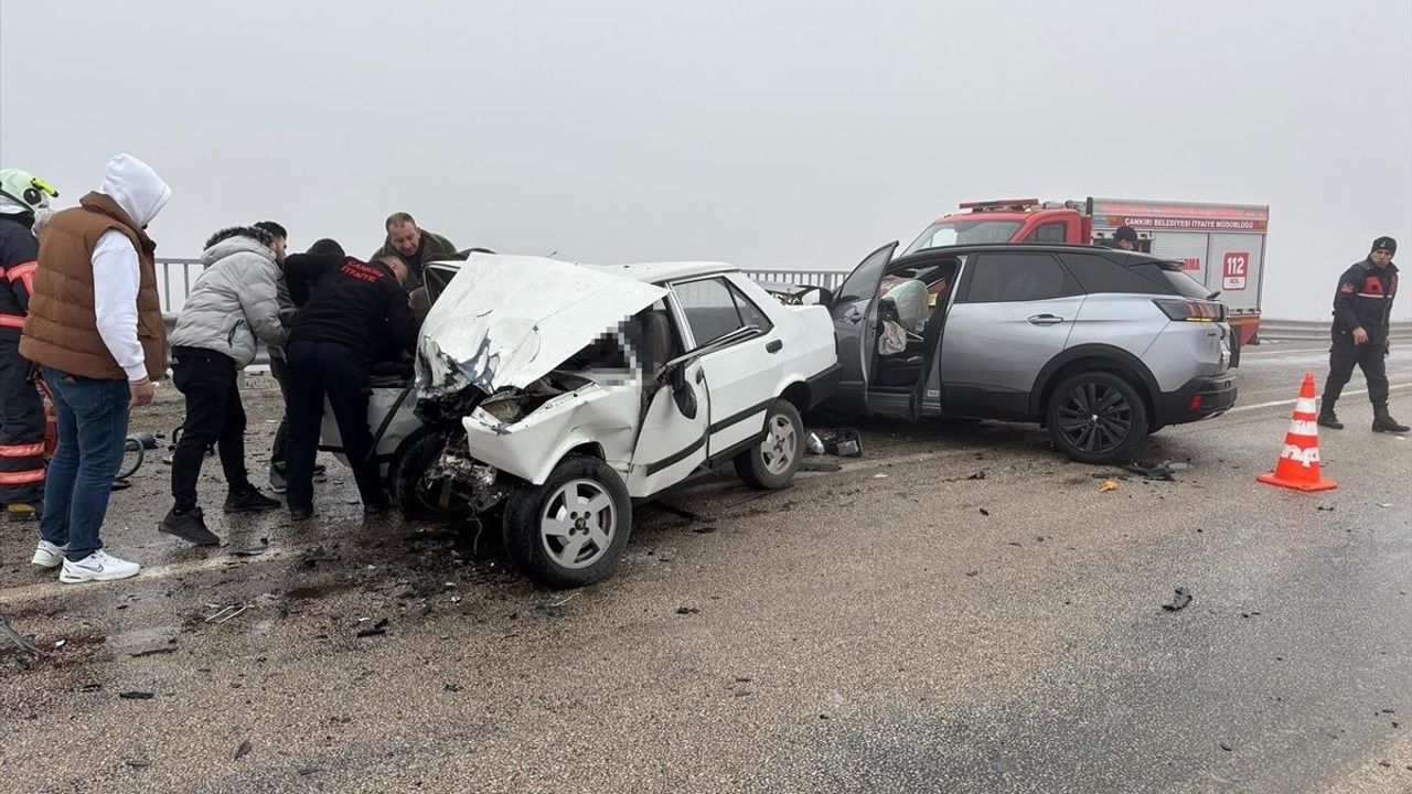 Çankırı'da Trafik Kazası: 1 Ölü, 2 Yaralı