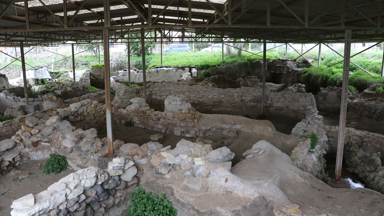 Çeşme'de Santorini Volkanının İzleri: Tsunami Kalıntıları Bulundu