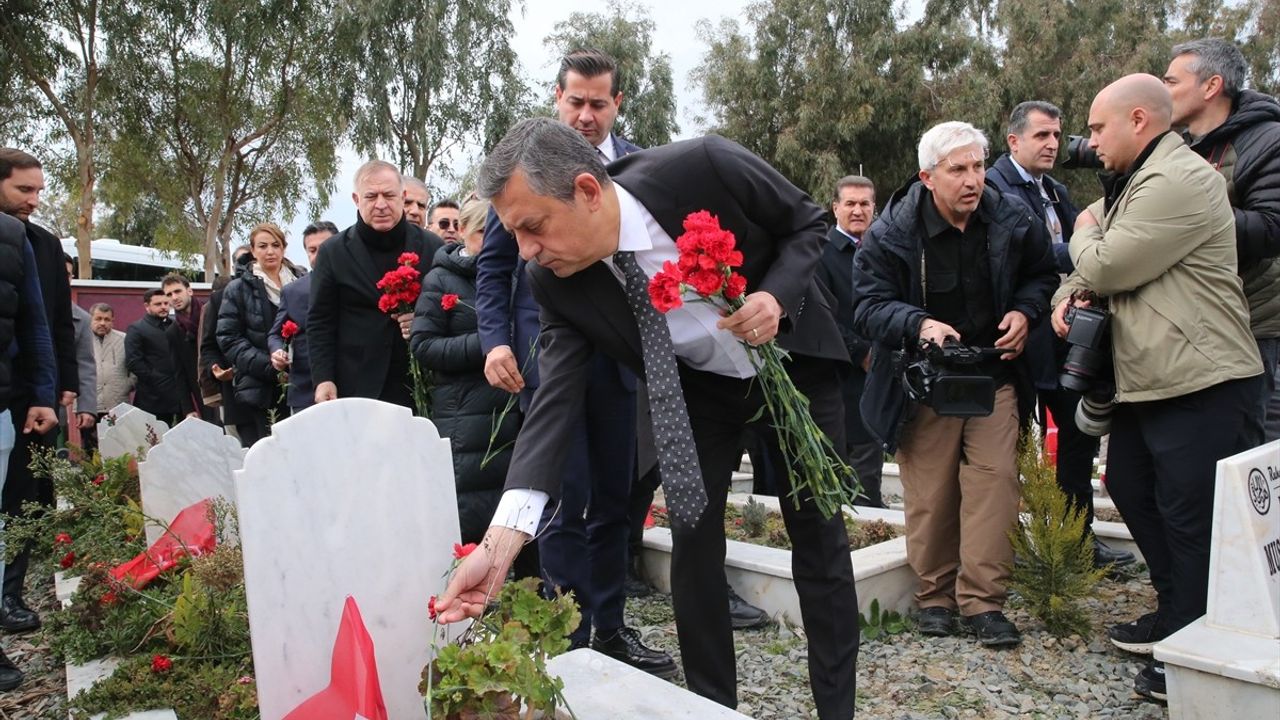 CHP Genel Başkanı Özgür Özel Deprem Bölgesini Ziyaret Etti