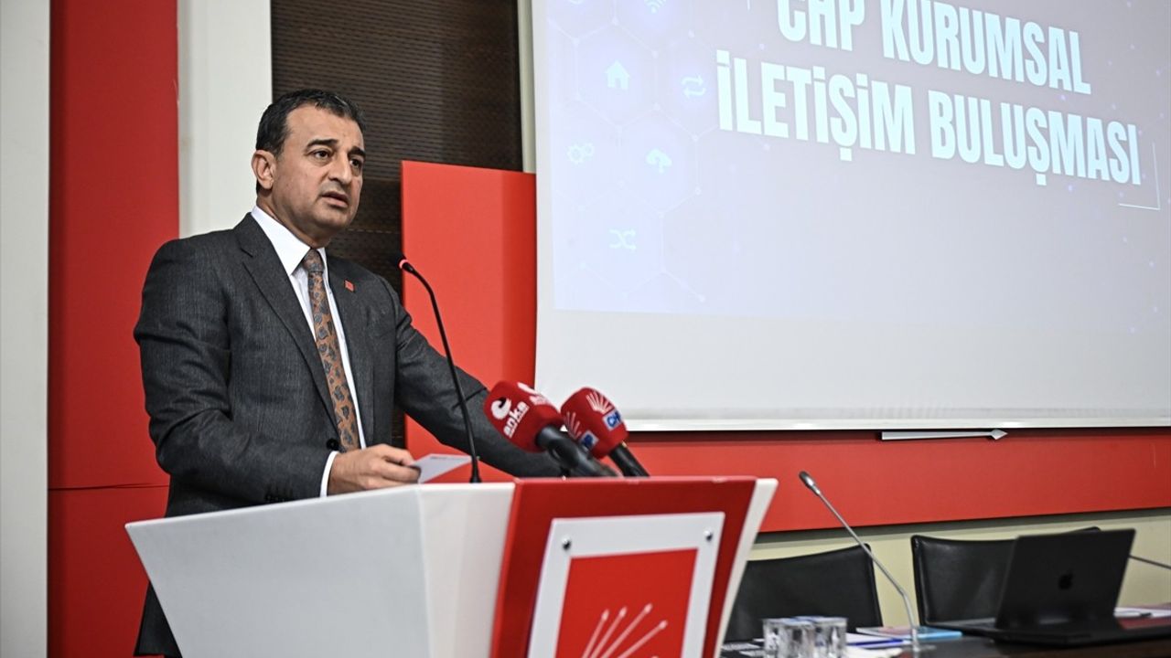 CHP Kurultayı ve Demokrasi Üzerine Açıklamalar