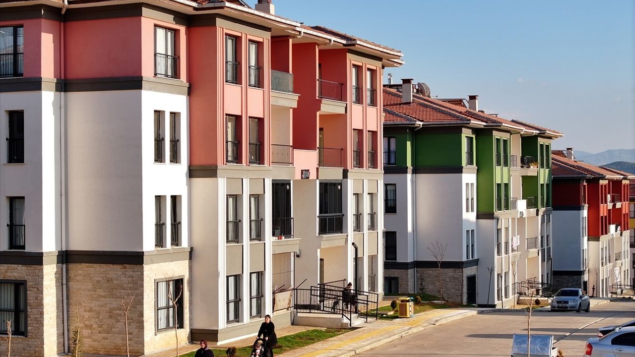 Deprem Bölgesindeki Konut ve İş Yerleri Yıl Sonunda Hak Sahiplerine Teslim Edilecek