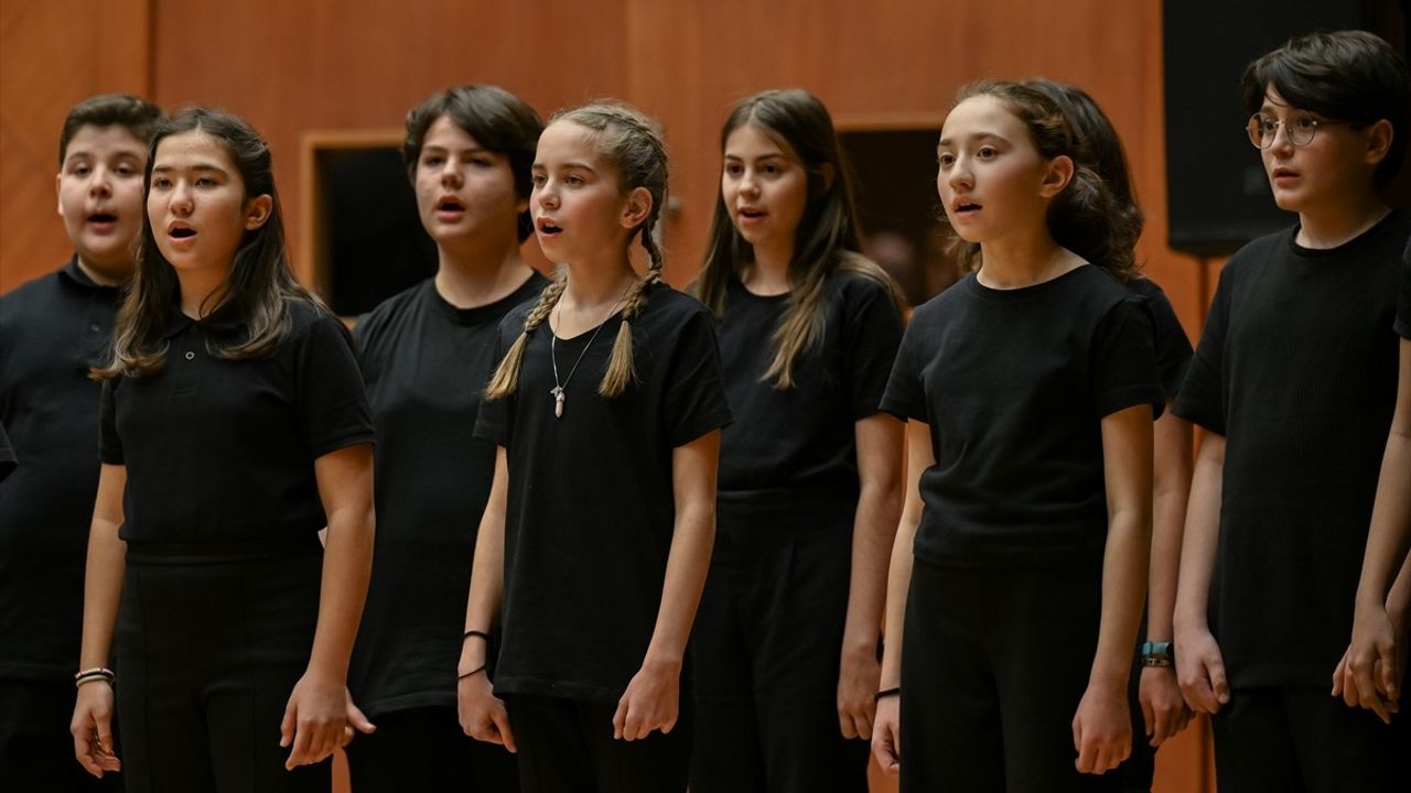 Devlet Çoksesli Çocuk Korosu'ndan Anlamlı Konser