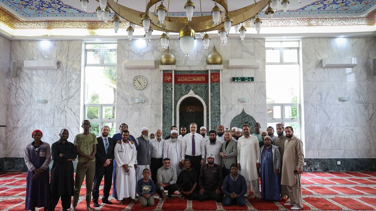 Dışişleri Bakanı Fidan, Güney Afrika'da Nur'ul Hamidiye Camii'ni Ziyaret Etti