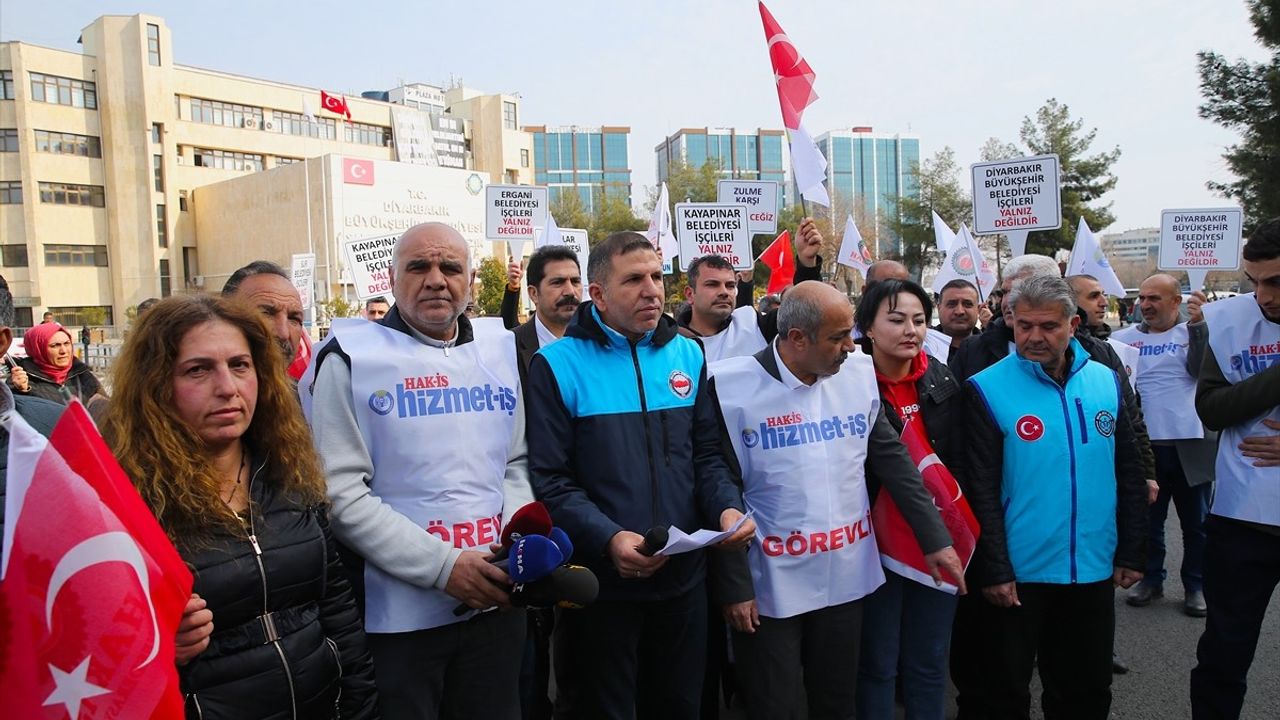 Diyarbakır'da İşten Çıkarılan İşçiler Eylemlerine Devam Ediyor