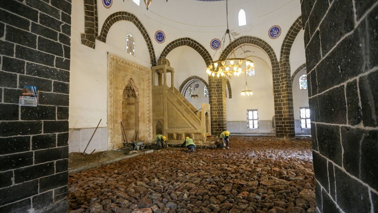 Diyarbakır'da Tarihi Yapıların Restorasyonu Devam Ediyor